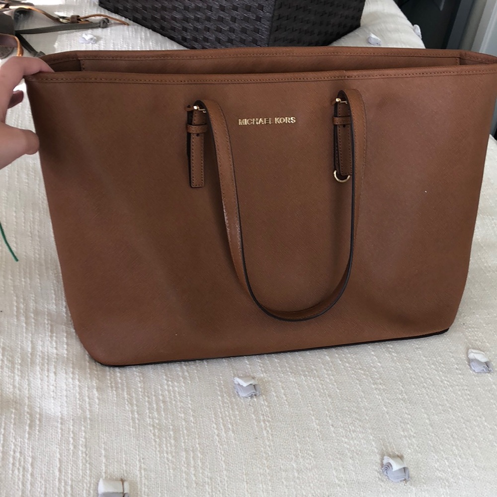 MICHAEL KORS tan jet-set tote